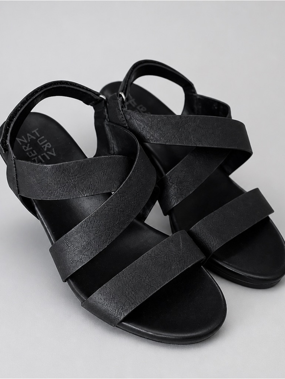 Naturalizer Black Strappy Wedge Sandals Women’s Size 8.5